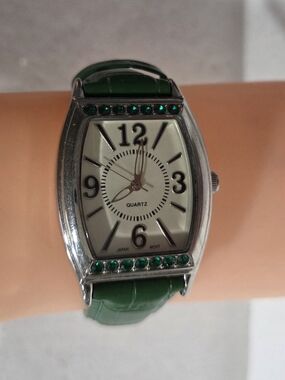 Green Crystal Accent Women's Quartz Watch